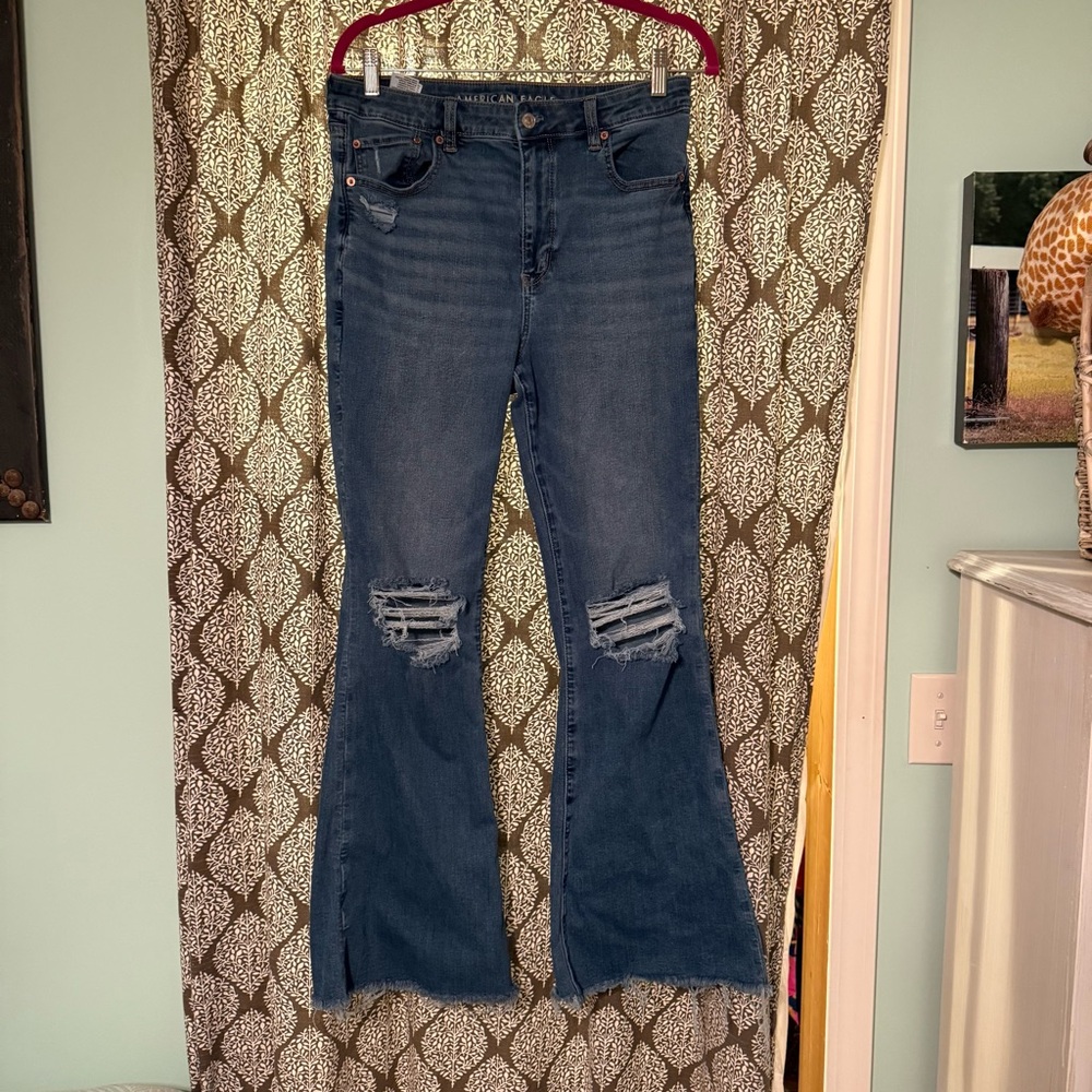 American Eagle Super High Rise Flare Distressed 12 Women’s